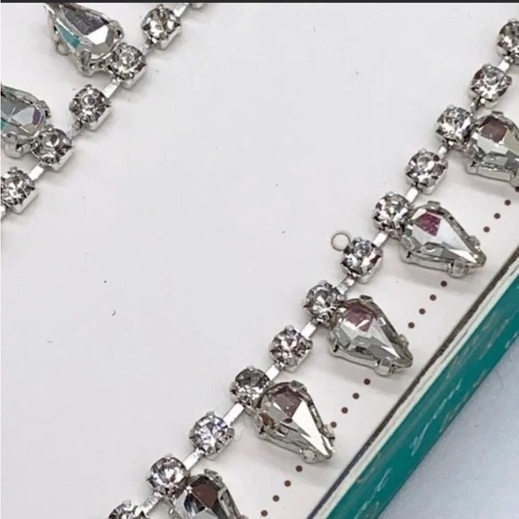 ⭐️✨Stella & Dot delicate crystal statement necklace - Picture 2 of 6